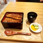 うなぎ くろ義 - テーブルに置かれた山椒をかけて頂きました(o^^o)