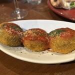 トンガリアーノ - イカ墨リゾットコロッケ