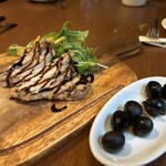 トンガリアーノ - 豚肩ロースバルサミコ、ブラックオリーブ