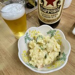 稲田酒店 - サッポロ赤星、ポテサラ