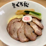 麺屋くろ松 - ずらりと並んだチャーシュー