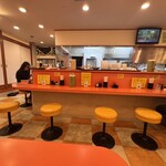 中華飯店 - 清潔感のある店内です