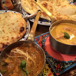 印度料理シタール - 手前がマトン、奥がバターチキン