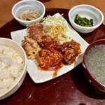 韓国ごはん・酒家 ダイダイ - 唐揚げとヤンニョムチキンの合い盛り定食