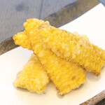 鵠沼海岸 蕎麦兄 - トウモロコシの天ぷら（600円）。