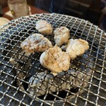 焼肉ホルモン 亀萬 - シビレ(牛の胸腺)