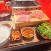 生ハラミと肉刺し 金肉屋 田町店
