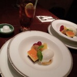 ステーキハウスハマ - 食後のデザート　アイス&プチケーキ&フルーツ　アイスティー