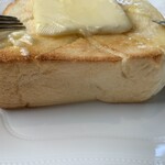 食パン専門店 DEAI THE BAKERY&CAFE - この厚み、わかりますか。