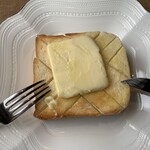 食パン専門店 DEAI THE BAKERY&CAFE - 切り込みがたくさん入れてあるので、食べやすい。