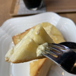 食パン専門店 DEAI THE BAKERY&CAFE - バターがジワジワとしゅんでいく。ゆっくり食べましょう。