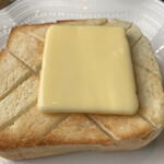食パン専門店 DEAI THE BAKERY&CAFE - スライスチーズのようなバター。