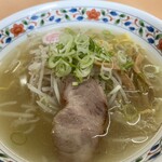 麺屋 彩未 - ミニザウルスには「塩らーめん」をチョイス！