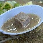 麺屋 彩未 - 普通の炙りチャーシューの他に、角切りのチャーシューも入っています(o･∇︎･o)