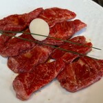 ひゃら亭 - 赤身1人前 1,300円