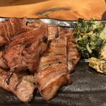 牛タン炭焼　仁