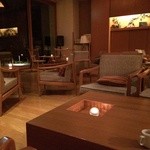 ゆと森倶楽部 - 夜のラウンジ