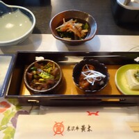 米沢牛黄木 金剛閣 すき焼き しゃぶしゃぶ 毘沙門 - 冷や汗、前菜三点盛り