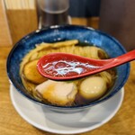 麺や 笑華 - スープは少し甘め