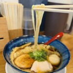 麺や 笑華 - 羽田製麺特製、全粒粉入？、細麺
