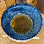 麺や 笑華 - ホワイトペッパーと相性良く、スープ8割はいただきました