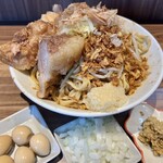 らーめん菊 - 限定『冷やし汁なし』（1,400円）＋味付けうずら（120円）＋玉ねぎ（70円）＋ショウガ（70円）、ニンニクコール