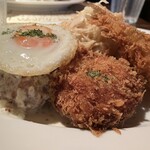 洋食 ハンバーグウィル - お太り様バーグの上に目玉焼き