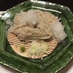 天毬 - お蕎麦に見えますがうどんです