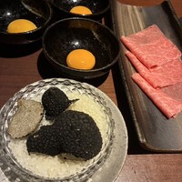 蕃 YORONIKU - トリュフすき焼き、肉を食べた後は卵かけご飯で