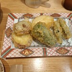 博多天ぷら やまや - 食べるのが遅くてこんなことになっていますが(_ _)程よい速度で揚げたてを持ってきてくれます