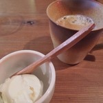 臥薪 - ヨーグルトアイスとコーヒー