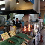 多田水産 - 巨大なフードダクト