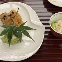 美濃吉本店 竹茂楼 - 前菜　鱧寿司　新蓮根枝豆胡麻和え