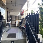 San Chuu - お店の入り口、蛸の提灯