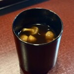 銀座 虎あら - なめこの赤だし