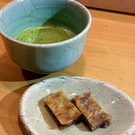 銀座 虎あら - 虎柄の生地に大納言小豆を包んだお菓子