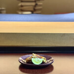 銀座 虎あら - 車海老の酒盗漬けの石焼き