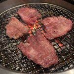 炭火焼肉 久 - 