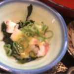 まるさん松本 - 2014年9月昼再訪。タコの酢味噌和えとお漬物。