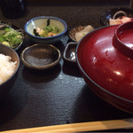 2014年9月昼再訪。サンマ定食（1300円）。焼きサンマ待ち状態。