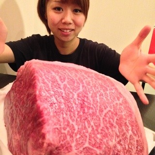 We offer A5 Japanese black beef for less than 1,000 yen!!!!