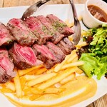 ハガレ 渋谷店 - 【料理】牛ハラミのバヴェットステーキ(2,860円)
                                ◾️フランス.リヨンの郷土料理。 
                                ◾️「ハラミ」は横隔膜の部位のお肉。