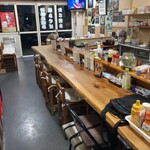 笑庵 - カウンター席中心のアットホームな雰囲気漂うお店です。