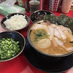 豚骨醤油ラーメン 王道家 柏店 - 