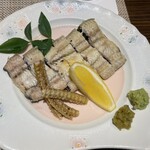 花門 - 鰻白焼き　皮はカリッと身はふっくら。山葵だけで最高