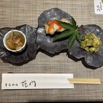花門 - お通し3種　茄子の揚げびたし、魚の南蛮漬け、筍と蛸の木の芽和え