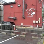 ダルバァッヴォ - お店の横にＰ