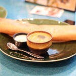 INDU - 初めての『ドーサ』見た目は大きな『あん巻き』添えられたカレーも辛さはないが味に奥行きのある絶品カレー