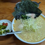 カマリヤ 大将 - ラーメン（中）＋味付玉子＋のり増＋小ライス