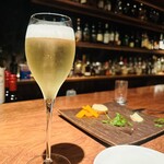 TREES イタリアン アンド バーラウンジ - 